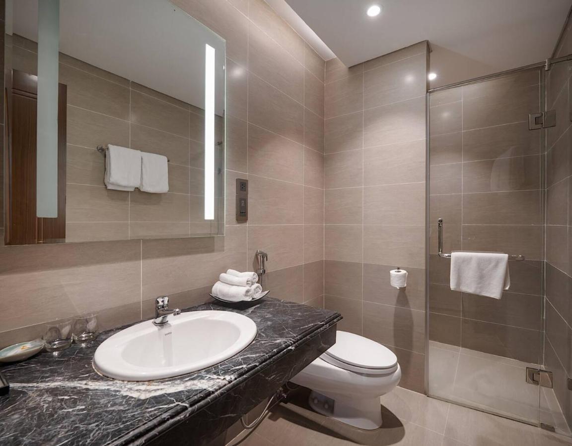 Luxury Apartment - Rooftop Swimming Pool - Beach Front - Hinata Apartment Da Nang Bagian luar foto