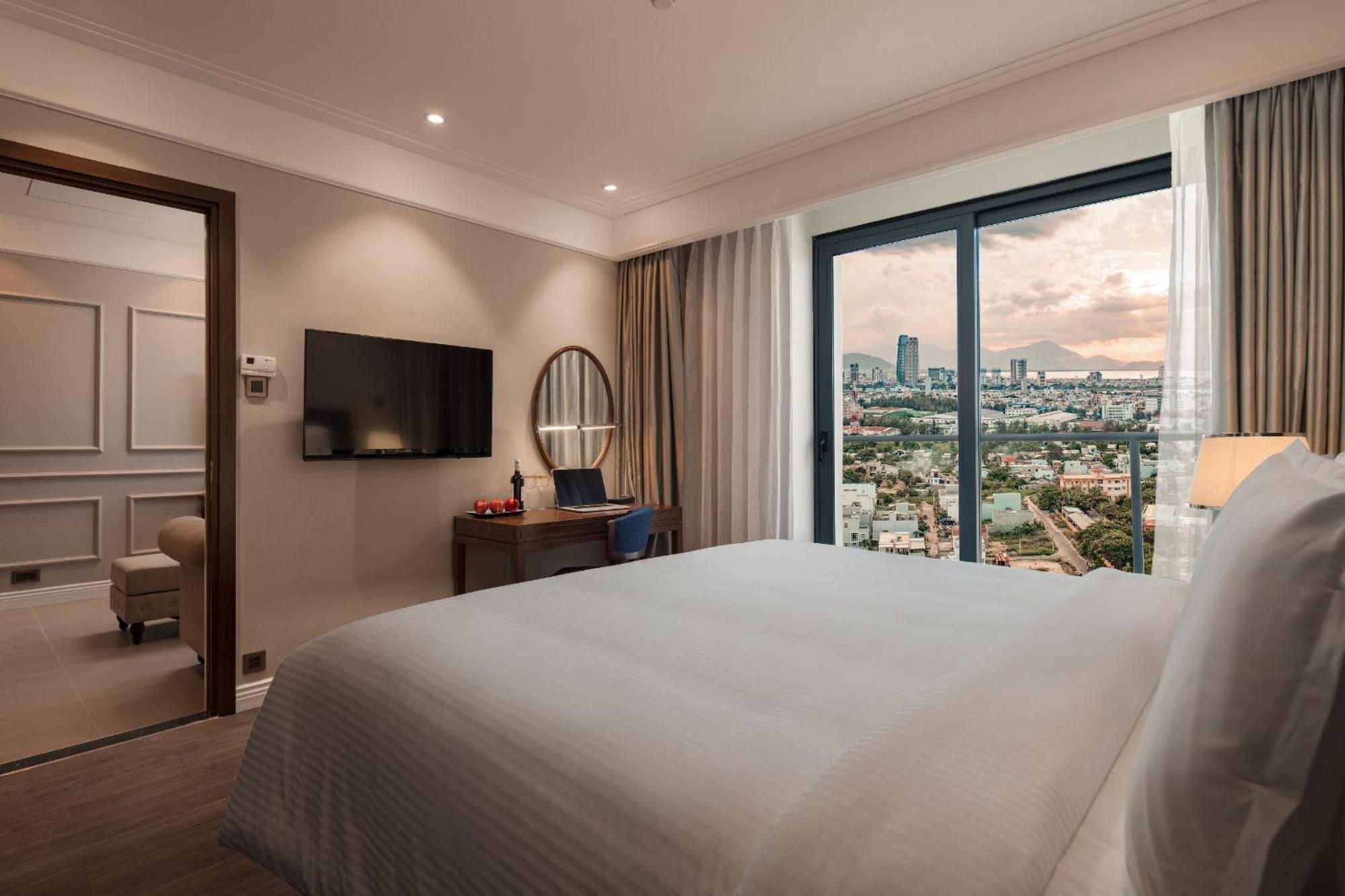 Luxury Apartment - Rooftop Swimming Pool - Beach Front - Hinata Apartment Da Nang Bagian luar foto