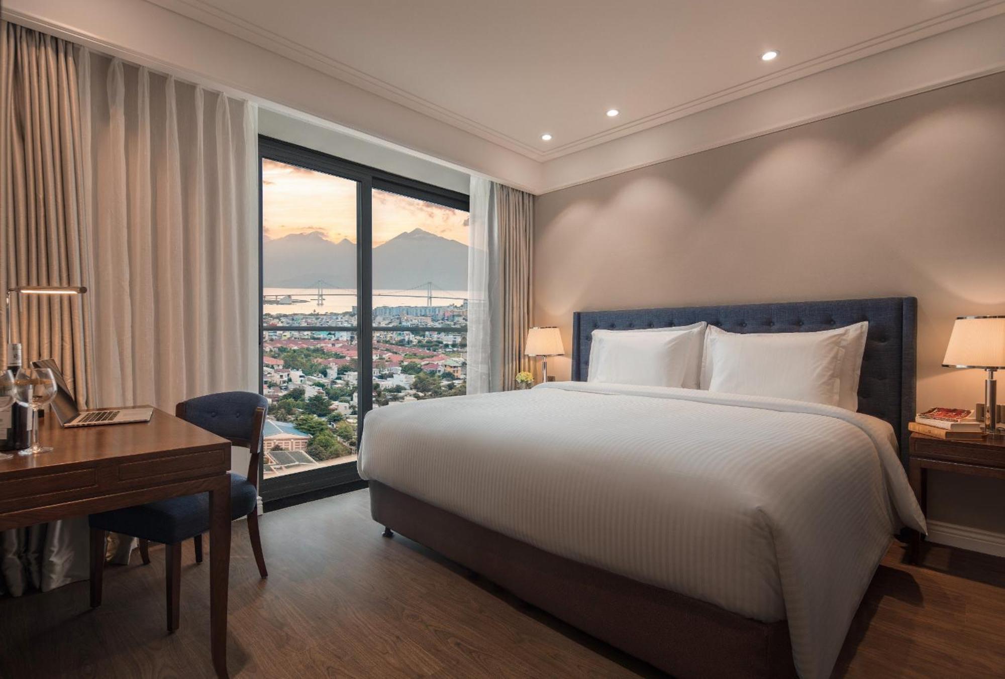 Luxury Apartment - Rooftop Swimming Pool - Beach Front - Hinata Apartment Da Nang Bagian luar foto