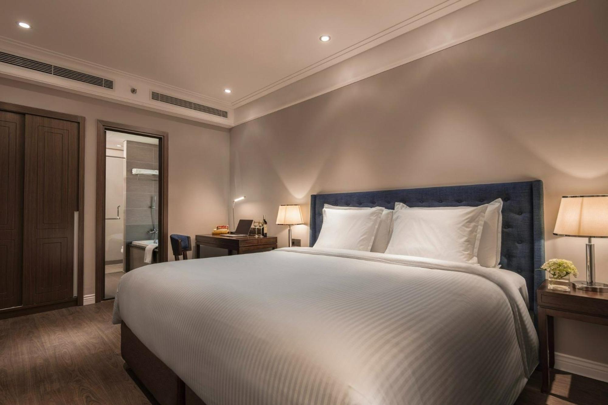 Luxury Apartment - Rooftop Swimming Pool - Beach Front - Hinata Apartment Da Nang Bagian luar foto