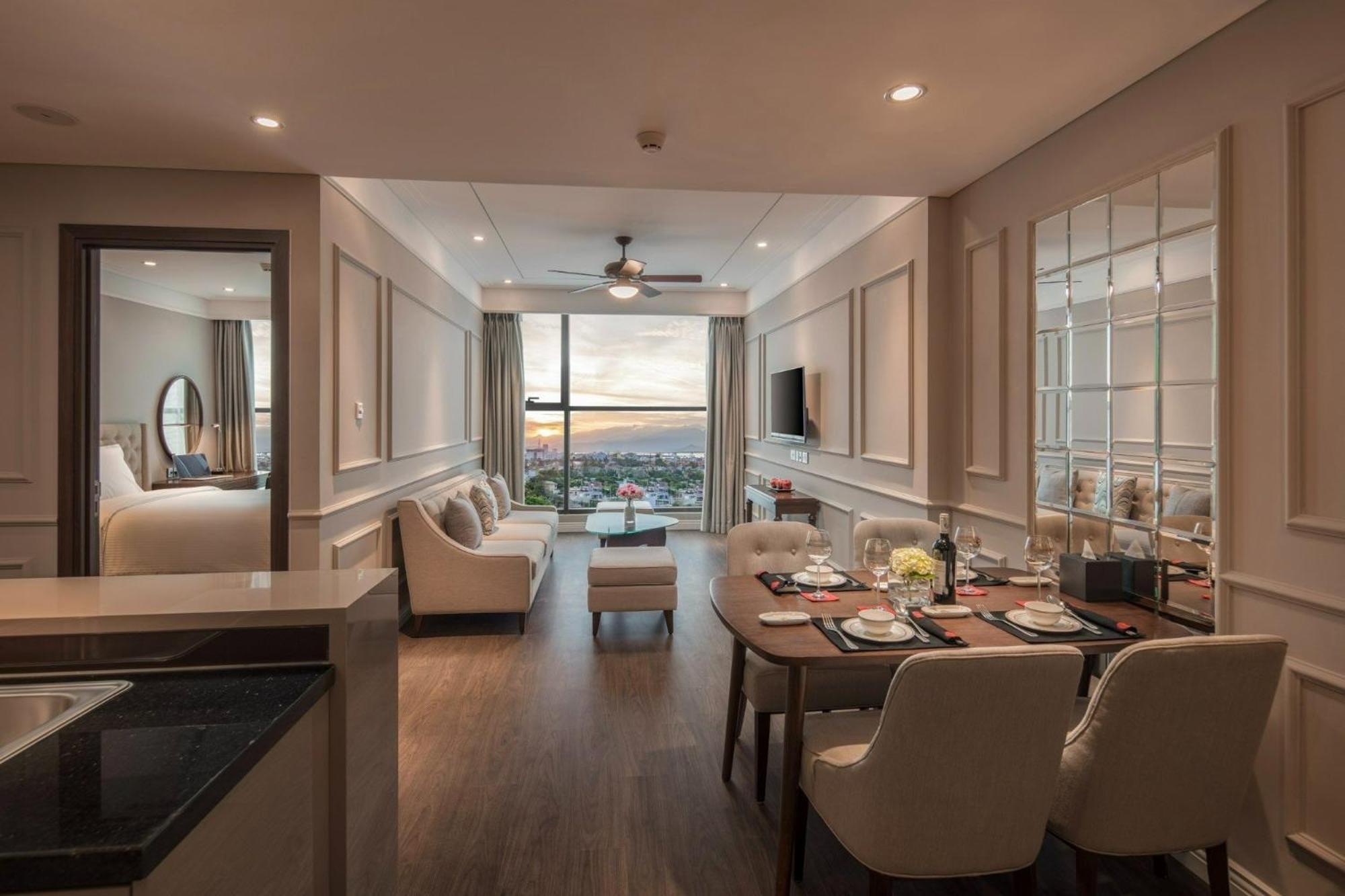 Luxury Apartment - Rooftop Swimming Pool - Beach Front - Hinata Apartment Da Nang Bagian luar foto