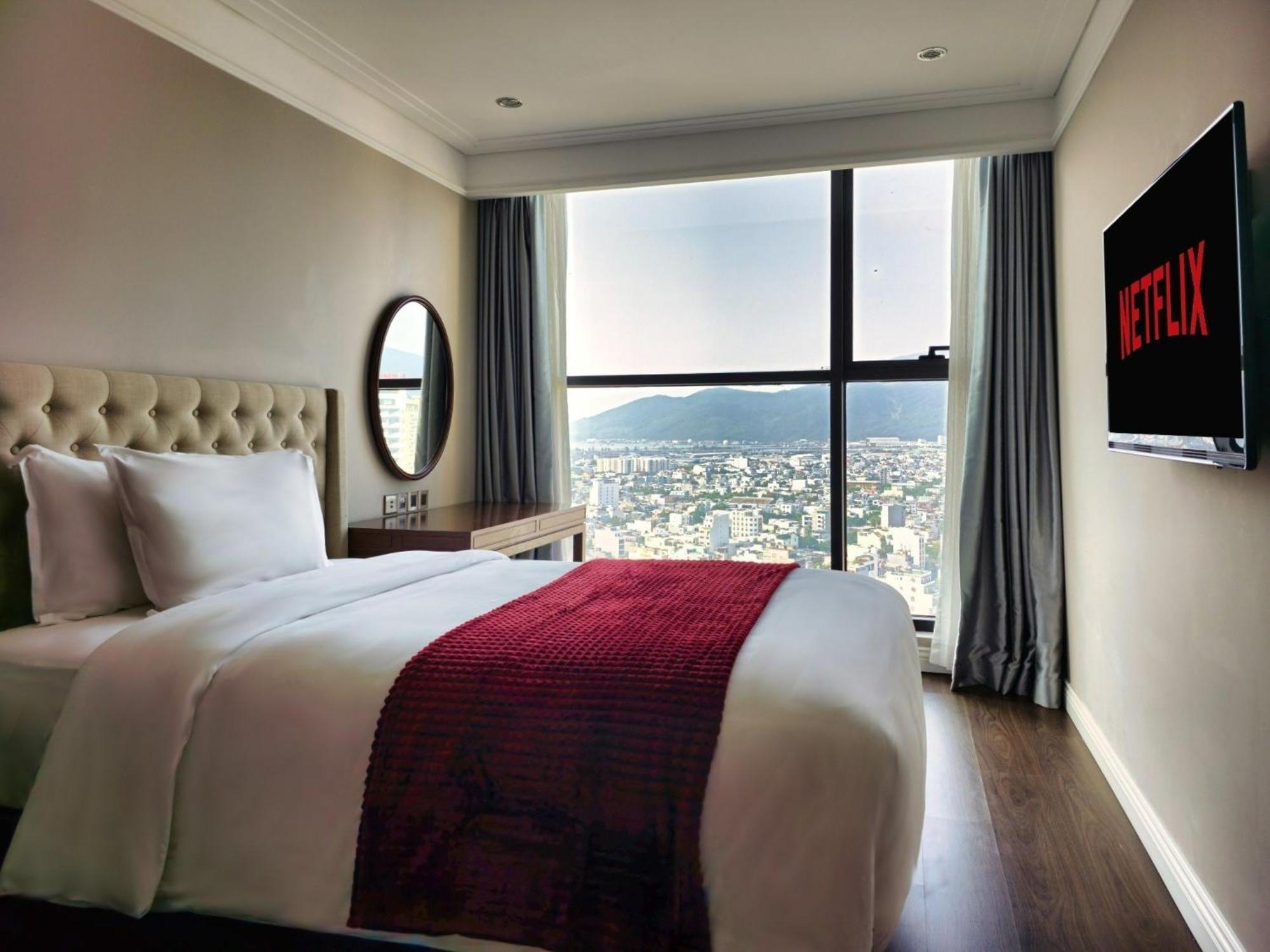 Luxury Apartment - Rooftop Swimming Pool - Beach Front - Hinata Apartment Da Nang Bagian luar foto