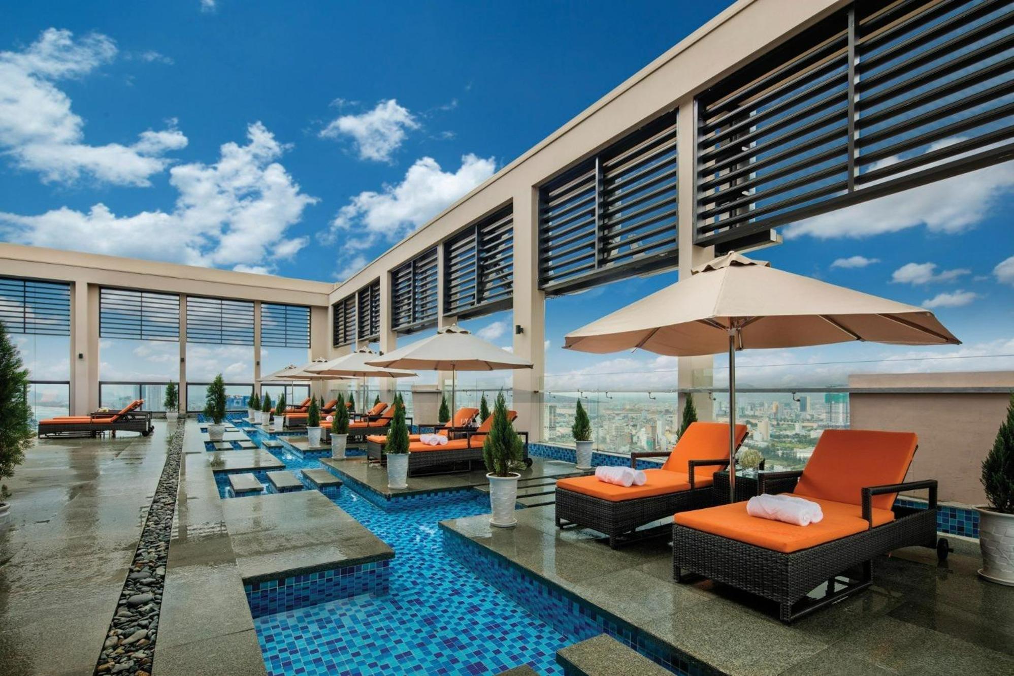 Luxury Apartment - Rooftop Swimming Pool - Beach Front - Hinata Apartment Da Nang Bagian luar foto