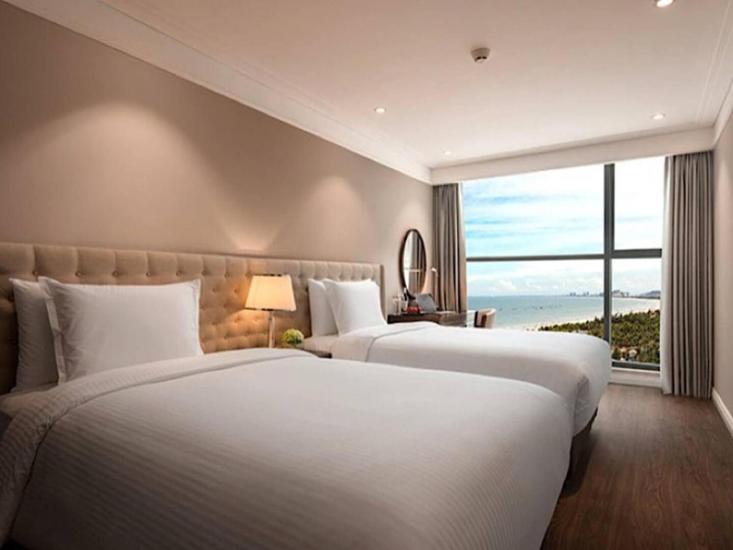 Luxury Apartment - Rooftop Swimming Pool - Beach Front - Hinata Apartment Da Nang Bagian luar foto