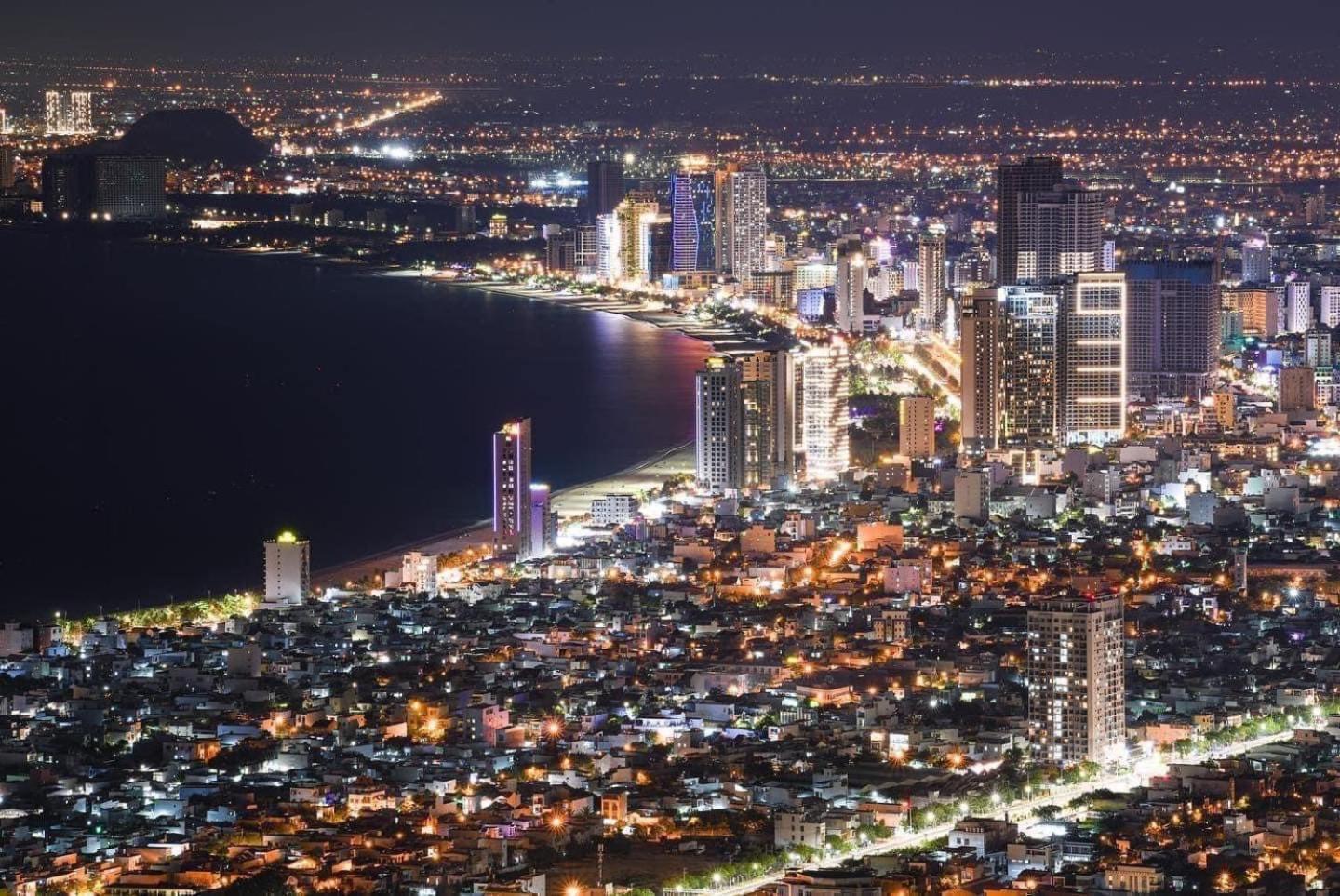Luxury Apartment - Rooftop Swimming Pool - Beach Front - Hinata Apartment Da Nang Bagian luar foto